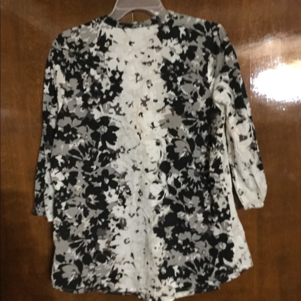 Liz Claiborne black and white blouse - Picture 4 of 4